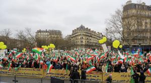 On Sunday, Feb.12, more than ten thousand Iranians, supporters of the (PMOI / MEK), and the (NCRI) held a rally in Paris. This gathering was in solidarity with the current revolution in the making in Iran and also a tribute to the 1979 anti-monarchial revolution.