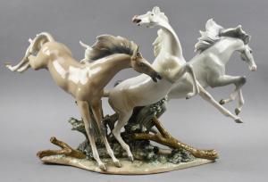 Stunning Lladro horse grouping sculpture titled Born Free, No. 1420, originally produced in 1982 and still in production, 15 inches tall and in perfect condition (est. $200-$1,000).