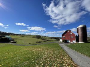 Rolling Hills, Barn