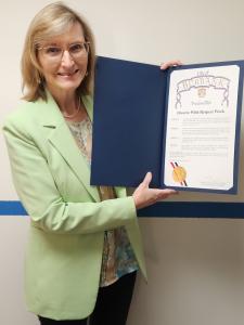 Burbank Collaborative Divorce Attorney Jami Fosgate holds "Divorce With Respect Week" Proclamation