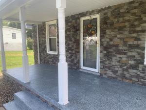 An outdoor patio with a sleek, glossy finish from the GRANIFLEX epoxy floor coating.