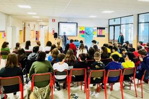  Drug-Free World volunteers conduct presentations in local schools. The Truth About Drugs booklets are easy to understand. And the public service announcements create quite an impact.