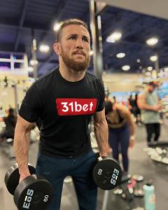 Merab Dvalishvili Training with 31bet Tshirt