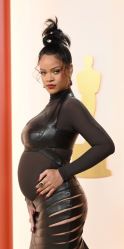 RHIANNA IN MOUSSAIEFF BROWN DIAMOND HIGH JEWLELERY AT THE OSCARS
