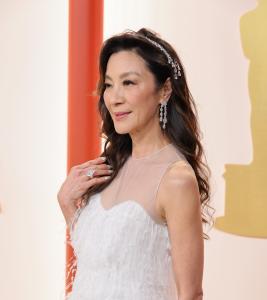MICHELLE YEOH IN MOUSSAIEFF DIAMOND HIGH JEWELLERY AT THE OSCARS