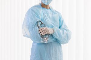 Surgical Drapes and Gowns Market