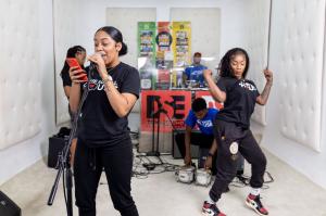 Lee Not Nice Performs Bigga Rock on The Social House Ja