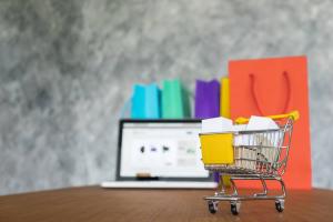 Luxury E-Tailing Market