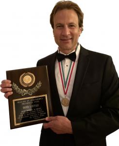 David Santulli receiving the award