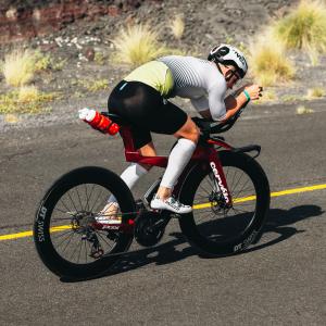 R2 AERO Developed and tested in a wind tunnel, this aerodynamic sleeve is designed for triathletes