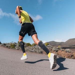 R2 OXYGEN Designed for fast pace and extreme heat, this sleeve is the lightest on the market at only 15 g