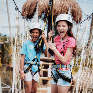 parque de diversiones ventura park con niños en cancún