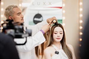 Image of Celebrity Hair Stylist Alexandul and KOL influencer Ms.Sareeda demonstrating tips and tricks for using the Luxx Air Pro Air Wrap, a revolutionary hair styling tool.