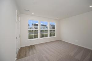 Skyline at Embrey Mill - light filled room