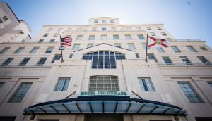 Hotel Colonnade offers spacious guest rooms and ample suites with a modern and sophisticated take on classic elegance with an unmistakable modern Latin flair that leans into the South Florida culture. It has nearly 34,000 square feet of versatile indoor/o