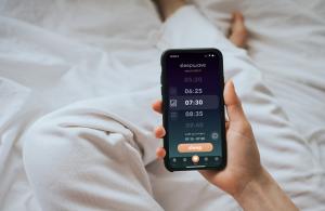 Wake Up Call: Top-rated sleep tracking app, Sleepwave, arrives in the US to revitalize America’s mornings