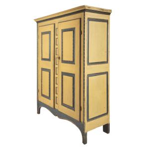 Circa 1820 Quebec armoire, the case, doors, cornice, frieze, and stiles all in a strong alligatored yellow paint, giving it the family nickname "Armoire Crocodile" (est. CA$30,000-$40,000).
