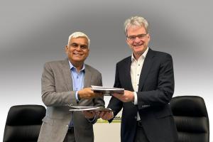 KPIT and ZF will transfer their middleware activities from the joint development cooperation to the independent software company “QORIX”, subject to regulatory approvals. Kishor Patil,of KPIT Technologies, and Dirk Walliser of ZF in the picture