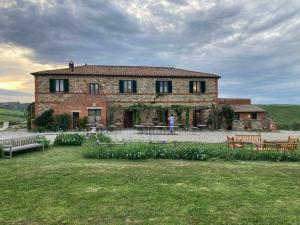 European travels inspire new additions to the NYC Spring Crush Wine & Artisanal Food Festival offerings. [Shown: Agriturismo Il Rigo, Tuscany]