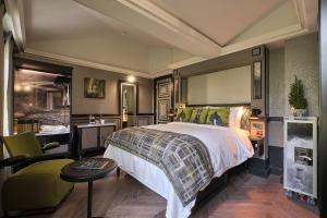 The Gyle boutique hotel designed by artist and designer Henry Chebaane, heritage Victorian building, historical London square, modern Scottish furnishing, eclectic interiors, green and silver colours