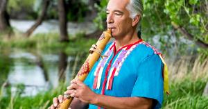 Tȟokéya Inážiŋ - Kevin Locke on North American Indigenous Flute