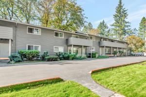 Laurelwood Apartments Exterior