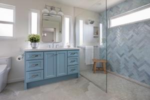 Wendy Glaister Interiors, was recently awarded Best of Houzz, Best Bathroom, for this exquisite design that features  timeless blue & white hues with classic chrome finishes.