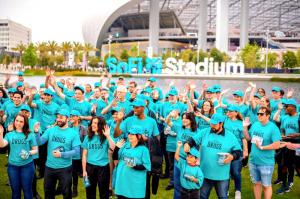 More than 100 volunteers from the Scientology Churches in Los Angeles reached out to families at SoFi Stadium with Truth About Drugs booklets.