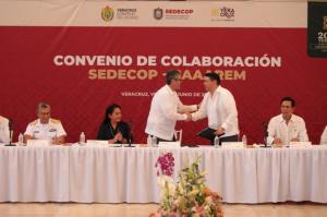 El Presidente de la CAAAREM, A. A. Luis Ernesto Rodriguez Gil firmó un convenio de colaboración con Enrique Nachón García, secretario de SEDECOP
