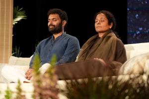 Participants receive a profound meditation and the enlightenment state of love from spiritual leaders Sri Preethaji and Sri Krishnaji at the Experience Enlightenment World Tour.