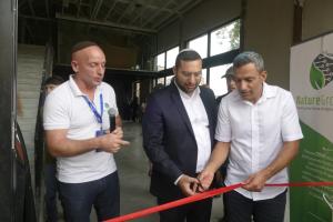 Cutting the ribbon and placing the Mezuzah in NatureGrowth's headquarters in Sderot with Mayor Alon Davidi, Minister Yitzchack Vaserlauf and Oren Heiman of NatureGrowth