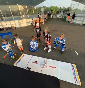 Hockey Players test the SuperDekerPRO with the SuperDeker App at the Wish Cup 2023.