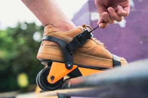 Rollwlak eRW3 electric roller skates Magnetic suction snap design