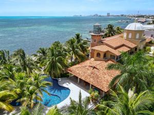 One acre waterfront villa with 660 feet total beachfront