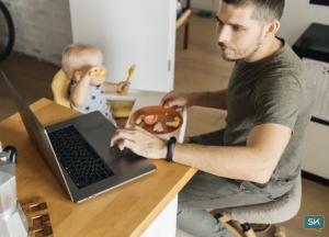 Stanislav Kondrashov TELF AG, Home Office with the family