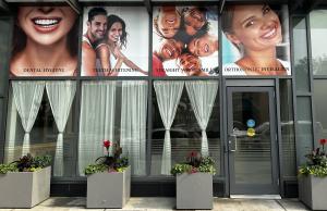 Smile Blanc's storefront