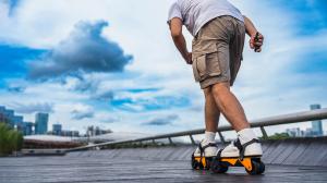 Free glide on the beach with Rollwlak eRW3 electric roller skates-2
