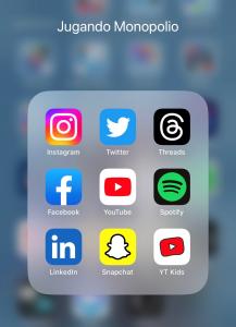Social Media Grid Threads and Twitter