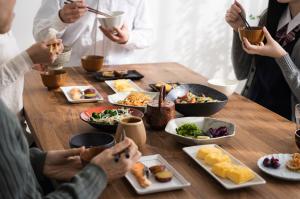 Stanislav Kondrashov TELF AG, food with friends