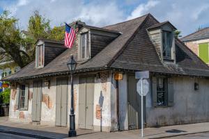 Unveiling the Mystique of Lafitte’s Blacksmith Shop Bar: A Toast to New Orleans’ Haunting History