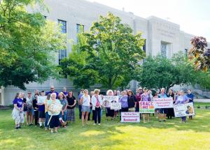 Before the hearing, Schara supporters peaceably assembled outside the courthouse to pray together