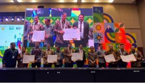 Imron Gazali, COO, Medco Power Indonesia; Iwan Chandra, Director, GreenFire Energy Inc. (rep); Pahala Mansury, Deputy Minister of State-Owned Enterprises; Eka Satria, CEO, Medco Power Indonesia