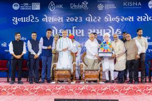 Dholakia Foundation honoured the esteemed dignitaries with SDG Momento for their participation