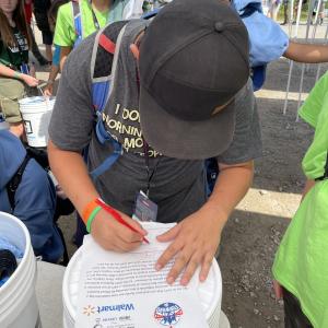 Scouts included a personalized message in every Flood Bucket, offering words of encouragement to flood victims.