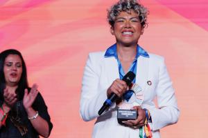 Nery Santaella gives her speech as SDG Action Award Changemaker winner, and surprises judges and audience by sharing the spotlight