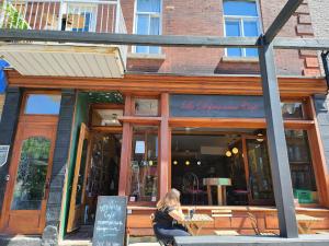 Le Dépanneur Café Transitions to Online Platform Amidst Temporary Closure