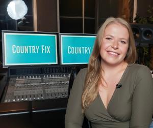 Tune In: Singer/Songwriter Charlotte Morris Hosts Episodes Of Country Fix Now Through August 27