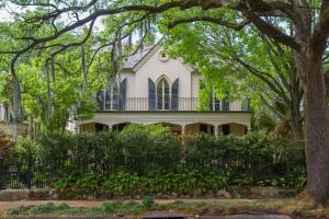 A Unique Exploration of New Orleans’ Enigmatic Garden District with Haunted History Tours