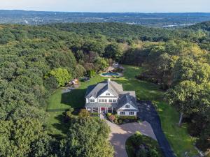 Boulders Run Estate: A Haven of Luxury, Privacy, and Star-Studded Appeal for Celebrities and VIPs