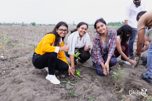 Enthusiastic participants actively contributed to Padma Shri Savji Dholakia’s goal of planting 600,000 trees